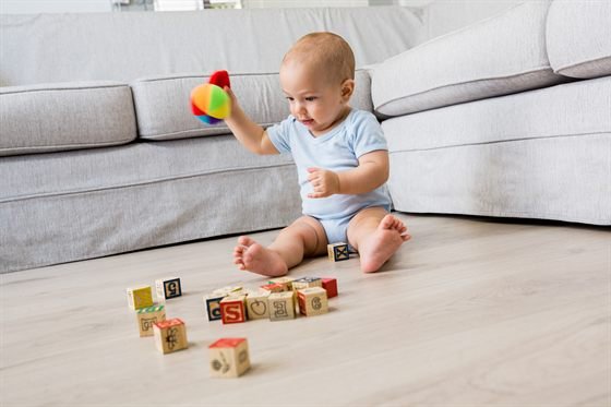 Bebê brincando